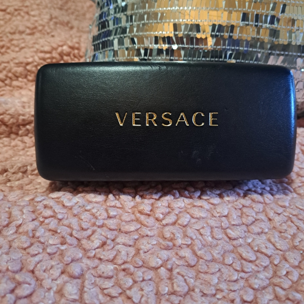 Versace - Picture 4 of 4